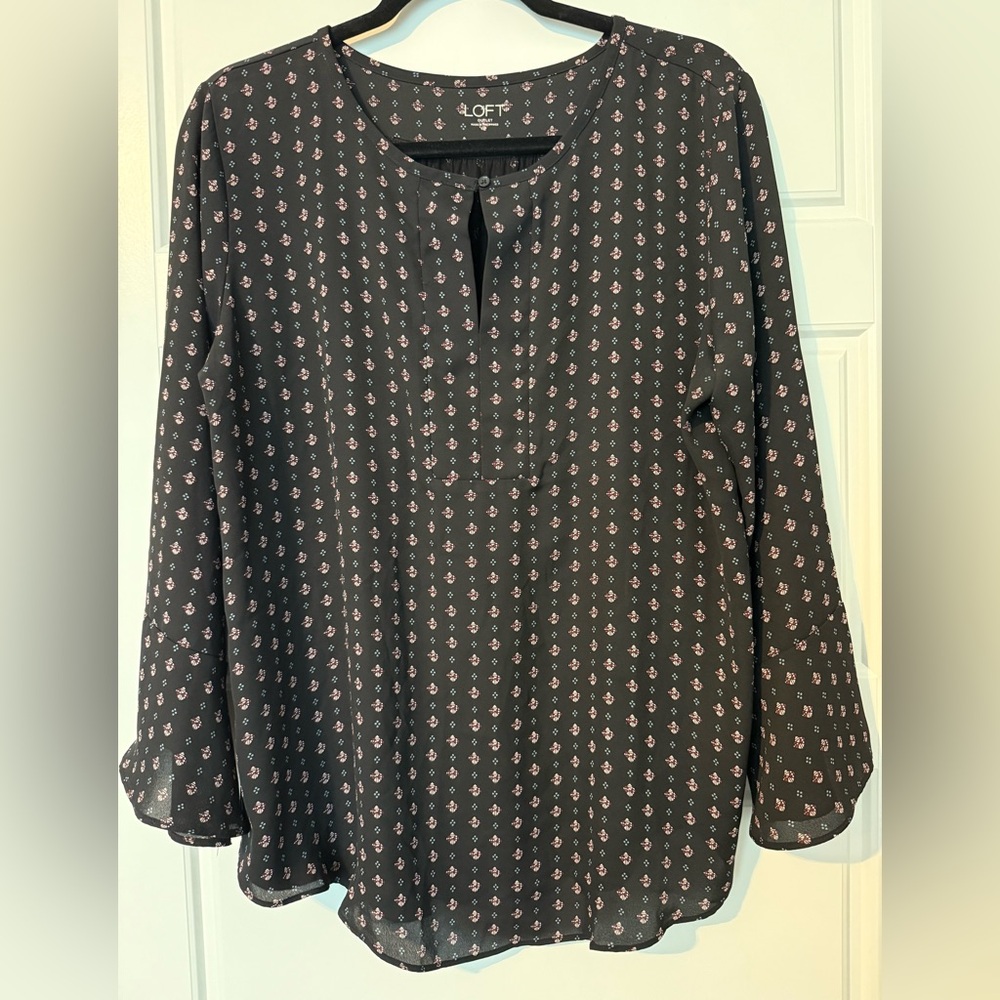 LOFT// Black Patterened Top